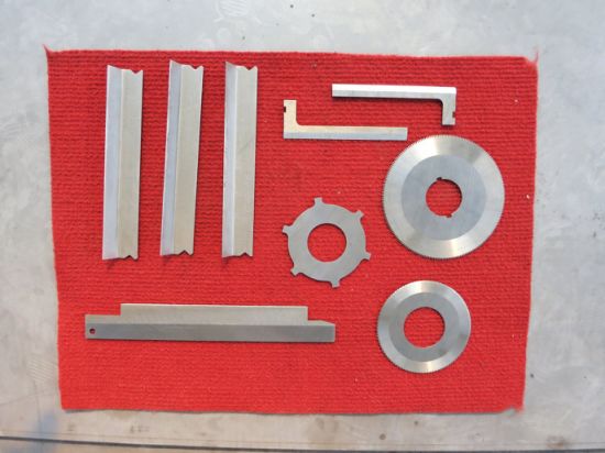Couteau et lame de coupe dentelés pour machine à emballer les aliments